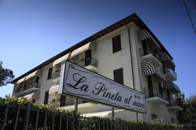 Hotel La Pineta Al Mare 포르데데이마르미 외부 사진